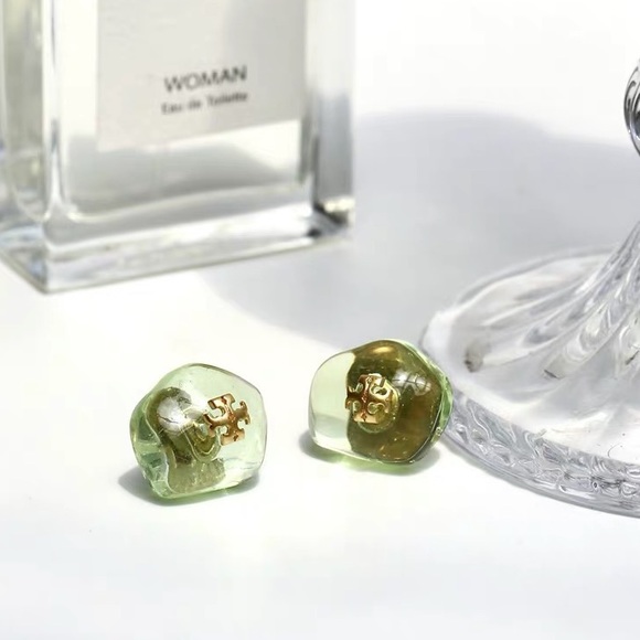 🌴🌴Tory Burch Ice Cube Stud Earrings Green